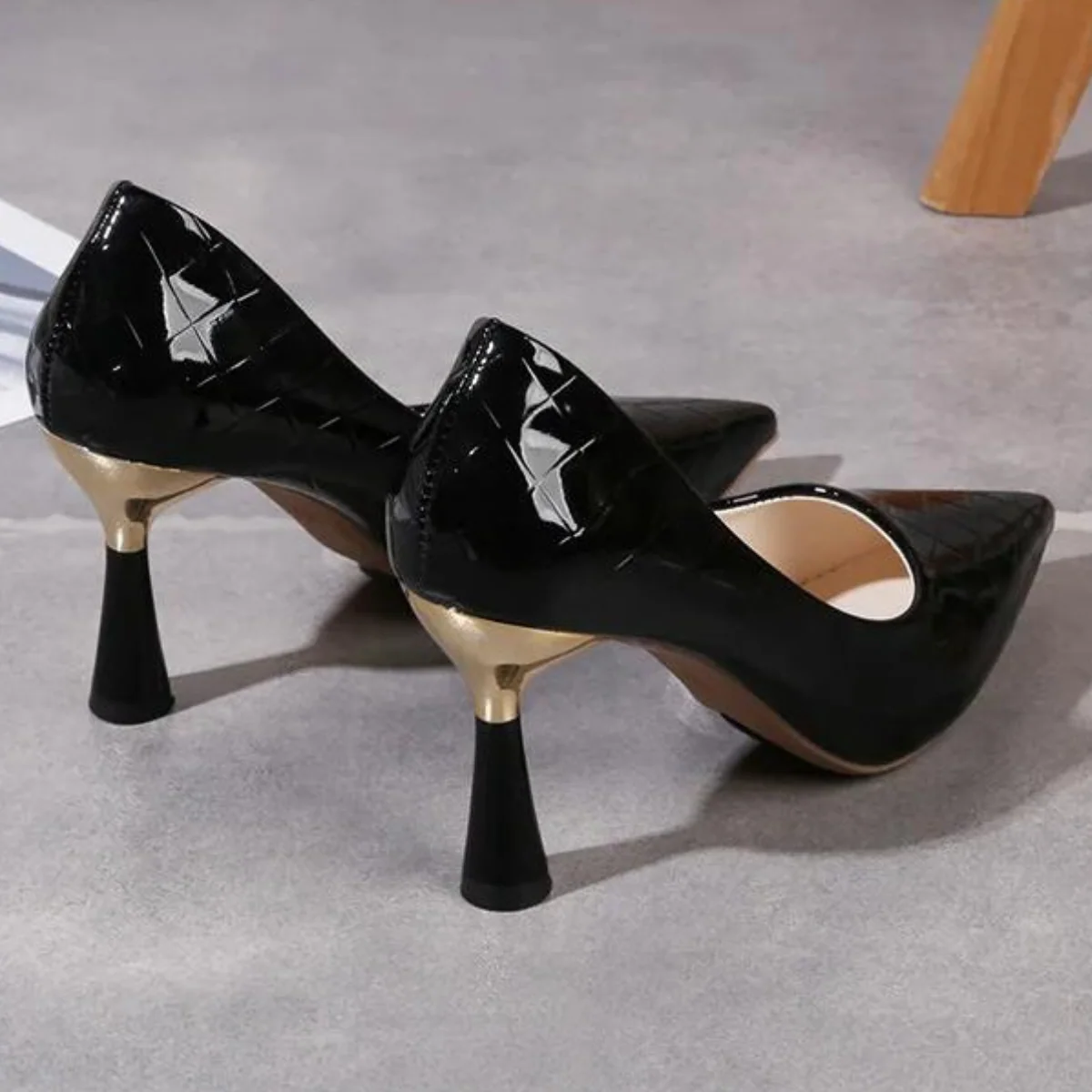 Scarpin Regal de Salto Alto Cintilante com Dourado - Image 6